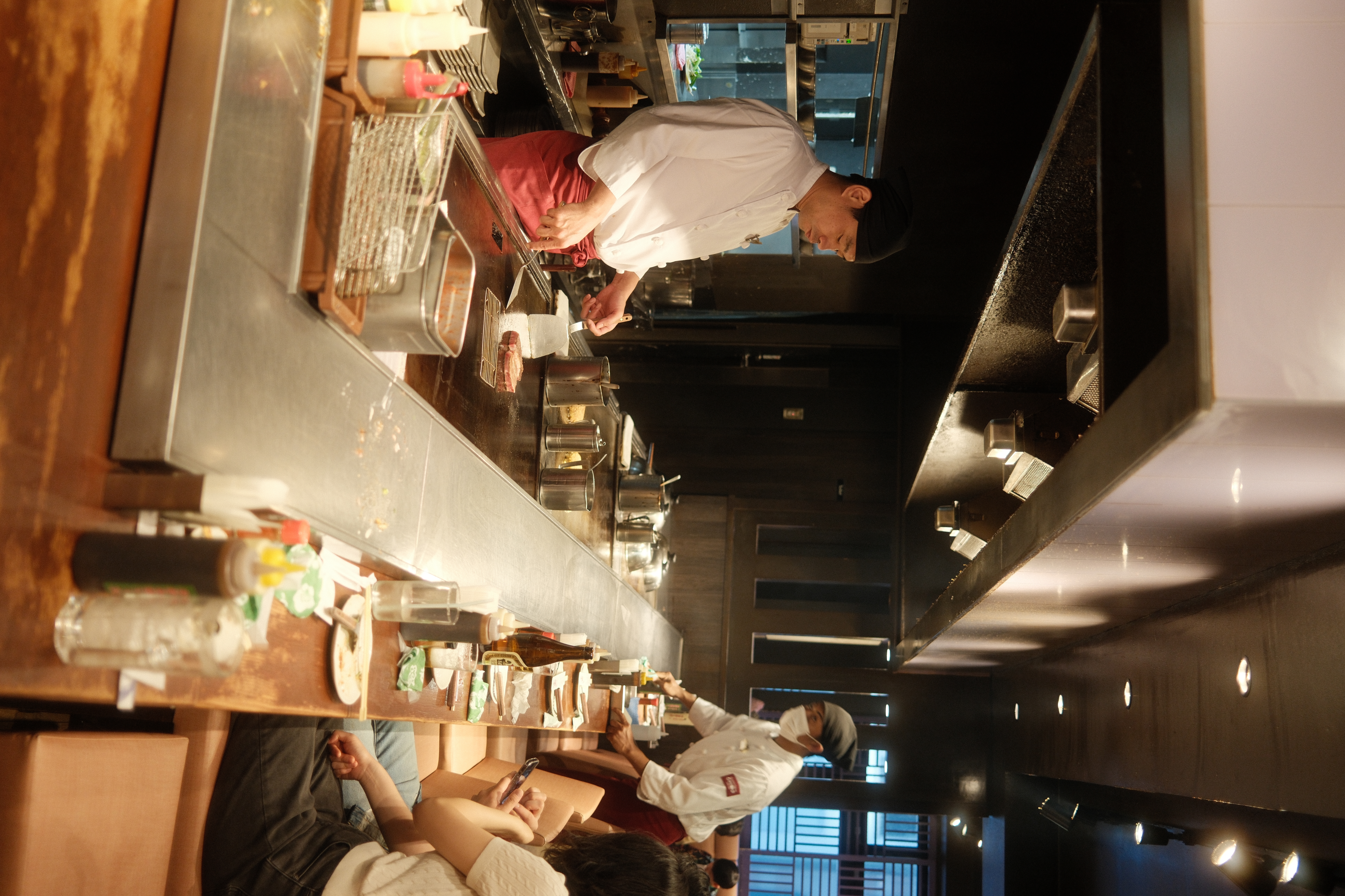 Eating Alone in Foreign Cities